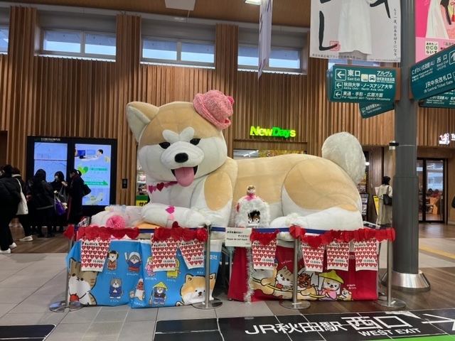 秋田駅の秋田犬