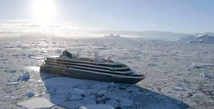 スタイリッシュな新船で行く南極クルーズ