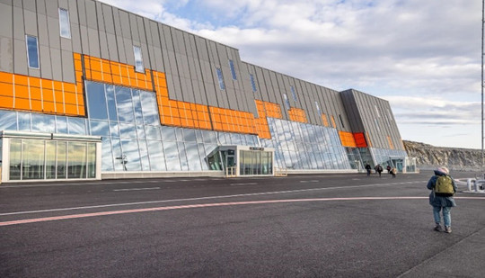 ヌーク新空港（The new Nuuk airport carstenbrandt）
