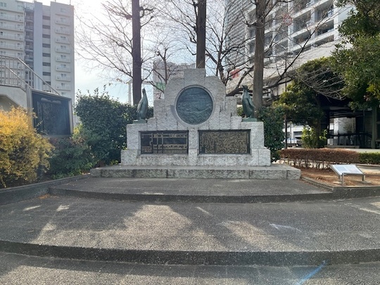 埠頭公園：南極探検隊の碑