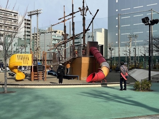 埠頭公園：船の遊具