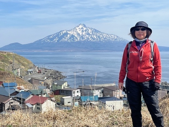 利尻山を背景に