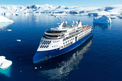 北極クルーズ：オーシャン・エクスプローラー号